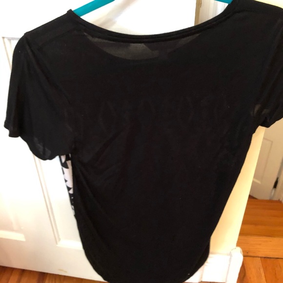 Short Sleeve Black and White Top - Picture 2 of 4
